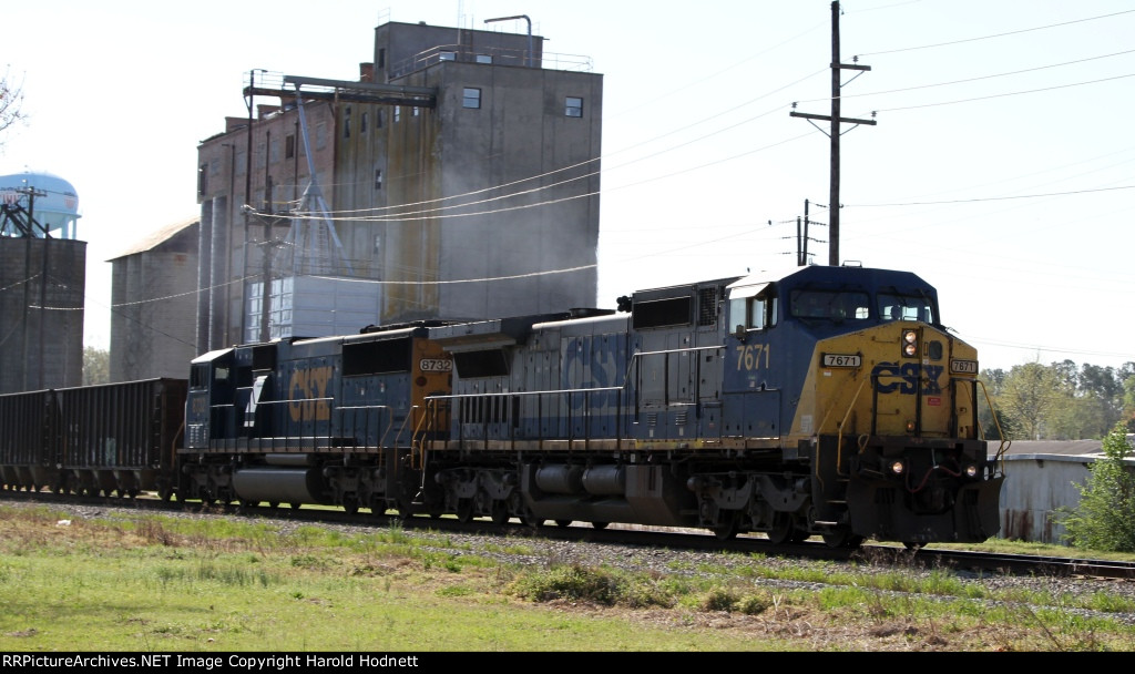 CSX 7671 leads train K760-21